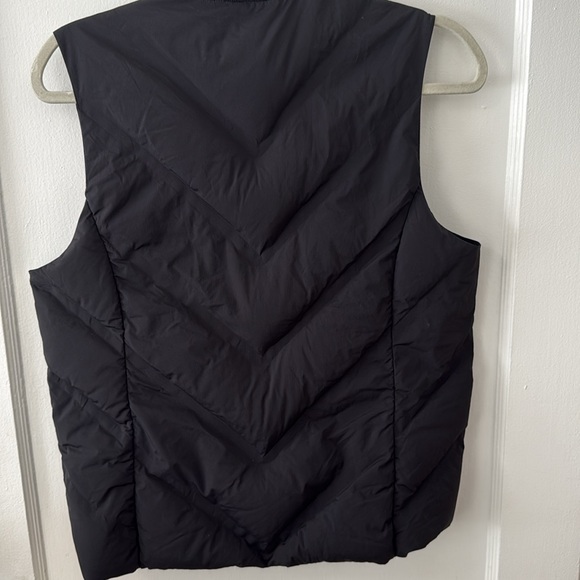 Athleta Black Puffer Vest – Women’s Size Small – Lightweight & Chic - Picture 4 of 6
